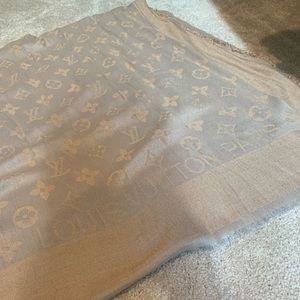 XL Louis Vuitton scarf